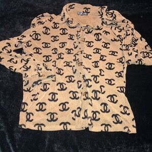 Chic Tan and Black Shimmery Inspired Logo Print Women's Top